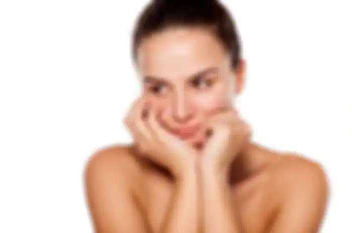 Ilustrasi wajah susah glowing karena melakukan kesalahan skincare malam