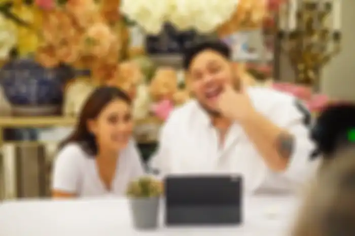 Rumah Rp 8 miliar pemberian presenter Ivan Gunawan kabarnya ditolak pedangdut Ayu Ting Ting. Ivan Gunawan pun buka suara.