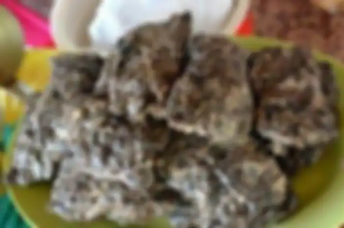 Tempe bongkrek, tempe yang berbahaya untuk dikonsumsi karena racun yang ditimbulkannya. 