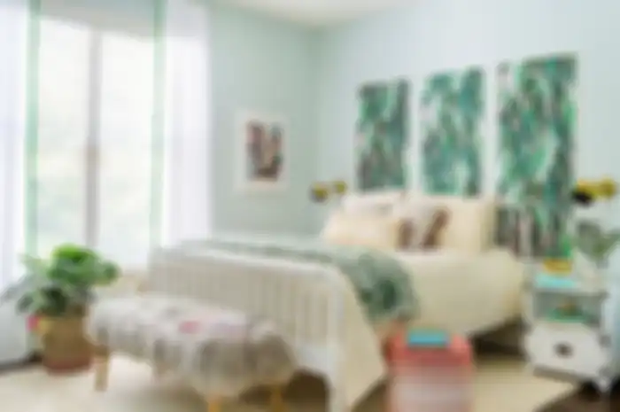 Ilustrasi kamar tidur nuansa tropis di rumah minimalis. 
