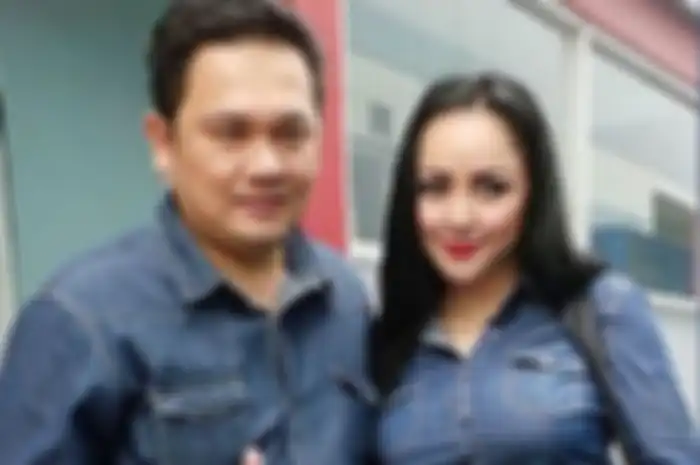 Farhat Abbas dan Regina