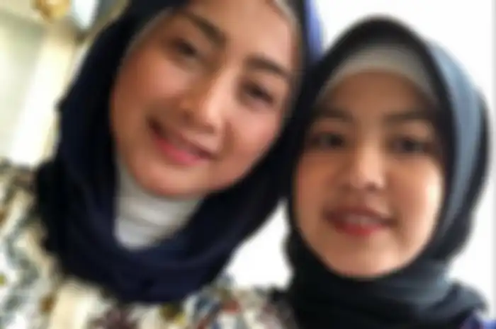 Desy Ratnasari dan Nasywa 