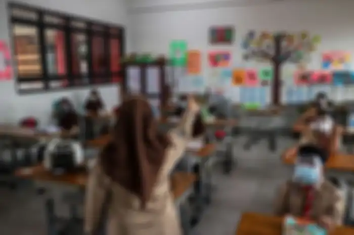 Uji coba sekolah tatap muka di Jakarta dihentikan.