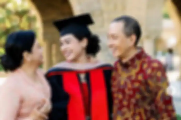 Pola asuh ibu Maudy Ayunda yang bikin anaknya sukses