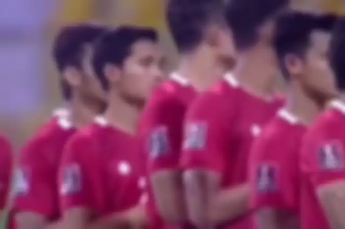 Ekspresi kebingungan para pemain timnas Indonesia ketika tahu panitia pelaksana laga kontra Uni Emirat Arab justru memutar lagu kebangsaan Malaysia, di Stadion Zabeel, Dubai, Jumat (11/6/2021).