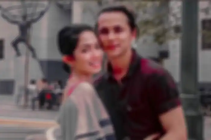 Ussy Sulistiawaty dan Andhika Pratama