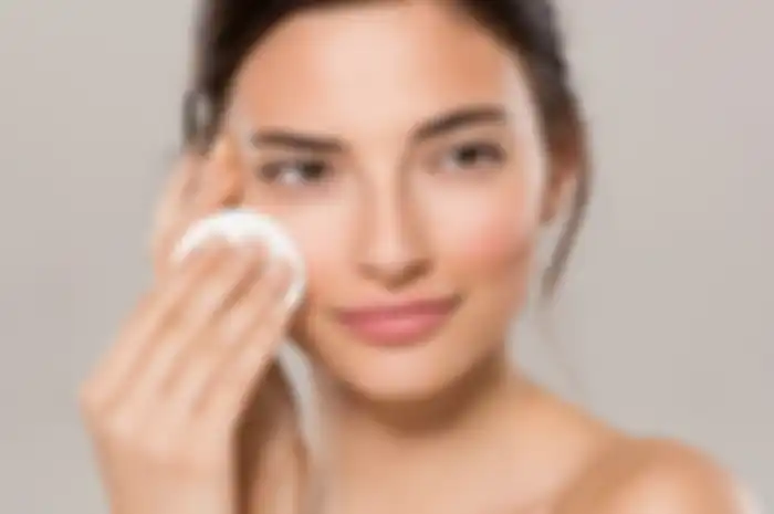 Ilustrasi pakai micellar water