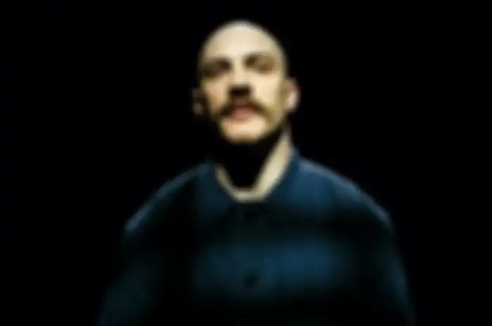 Tom Hardy sebagai Charles Bronson di Film Bronson (2008)