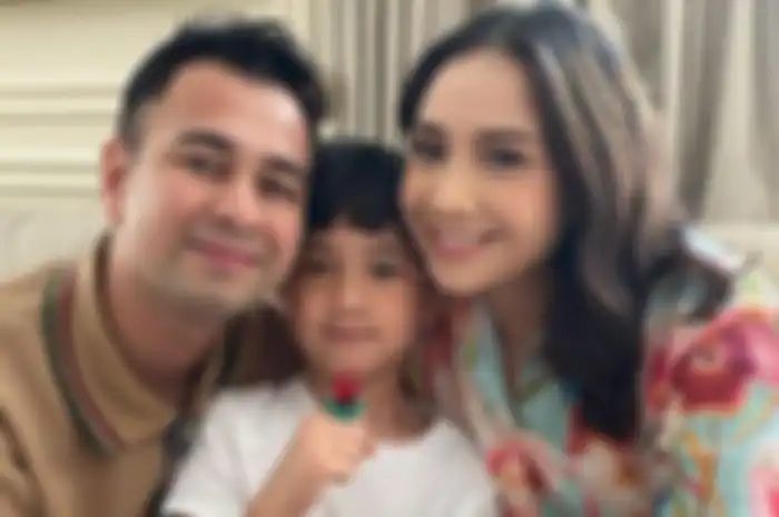 Nagita Slavina hamil dan Rafathar masuk SD