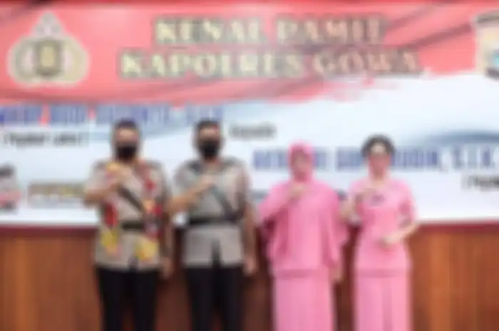 Potret Uut Permatasari saat mendampingi sertijab suami yang menjadi Kapolres bikin pangling netizen. 