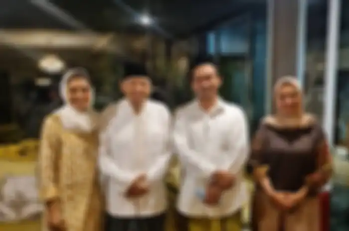 Najwa Shihab yang sempat dituding sebagai antek Presiden Soeharto itu memon doa atas kesembuhan sang ayah. 