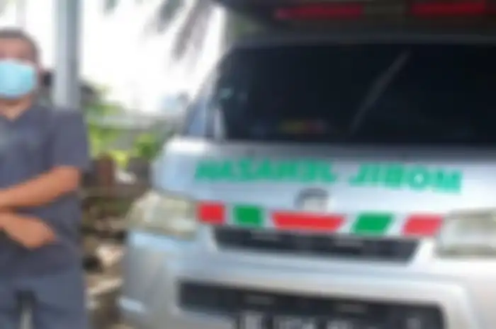 Hendri Saputra (35) sopir ambulans pasien Covid-19.