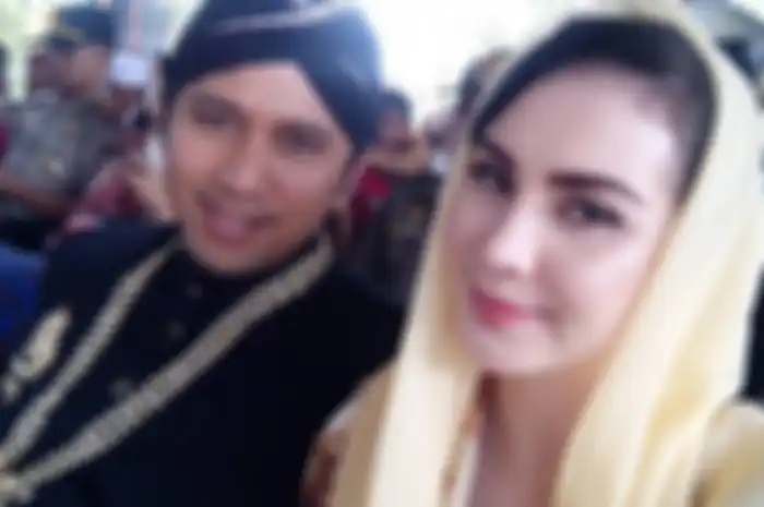 Emil Dardak dan Arumi Bachsin