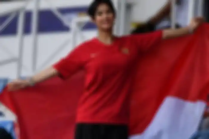 Maria Ozawa 'Miyabi' memakai seragam Timnas Indonesia
