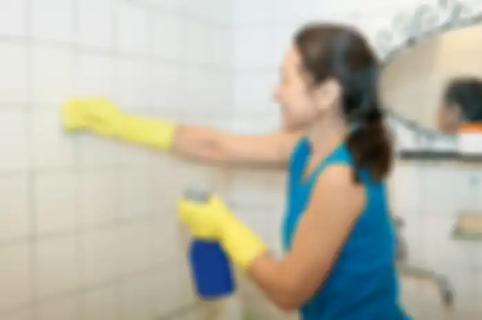 Membersihkan kerak kuning di kamar mandi cukup modal bumbu dapur ini