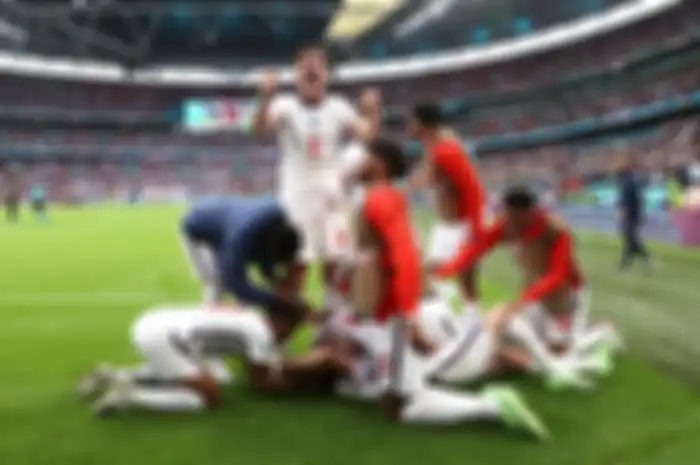 Momen squad Timnas Inggris ketika merayakan gol Harry Kane dalam laga melawan Jerman di Euro 2020.