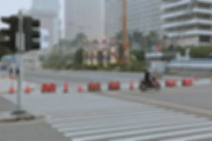 sejumlah ruas jalan di Jakarta yang terpantau sepi pada hari pertama PPKM darurat Jawa Bali.