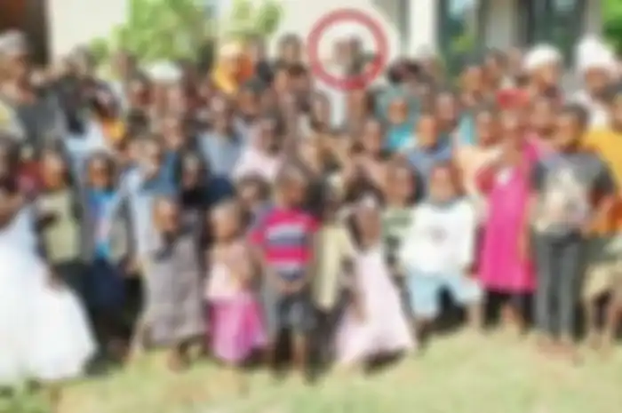 Misheck Nyandoro, pria 66 tahun di Zimbabwe bersama 16 istri dan 151 anaknya