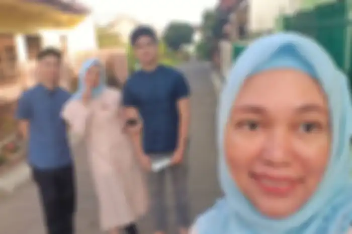 Dokter Novilia Sjafri bersama ketiga anaknya. Ketua Uji Klinis Vaksin Covid-19 Sinovac dari PT Bio Farma ini meninggal dunia karena terinfeksi virus Corona.
