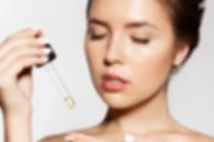 Ilustrasi skincare pagi buat kulit kering biar glowing dan lembap