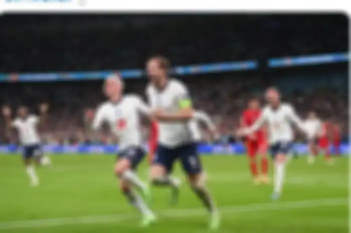 Striker timnas Inggris, Harry Kane, merayakan gol ke gawang timnas Denmark dalam laga semifinal EURO 2020 di Stadion Wembley, Rabu (7/7/2021).