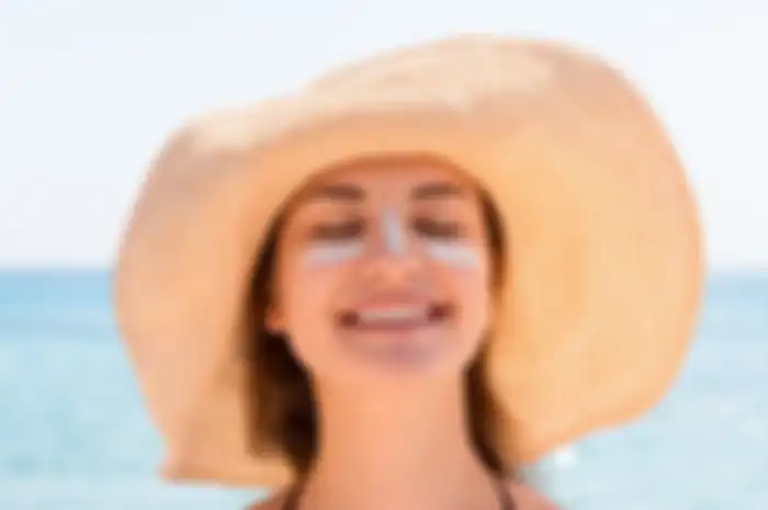 Ilustrasi pakai sunscreen
