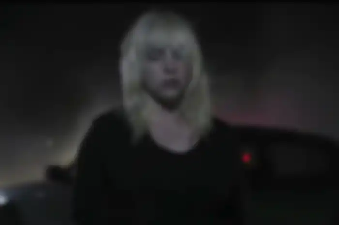 Billie Eilish di Video Musik 'NDA'
