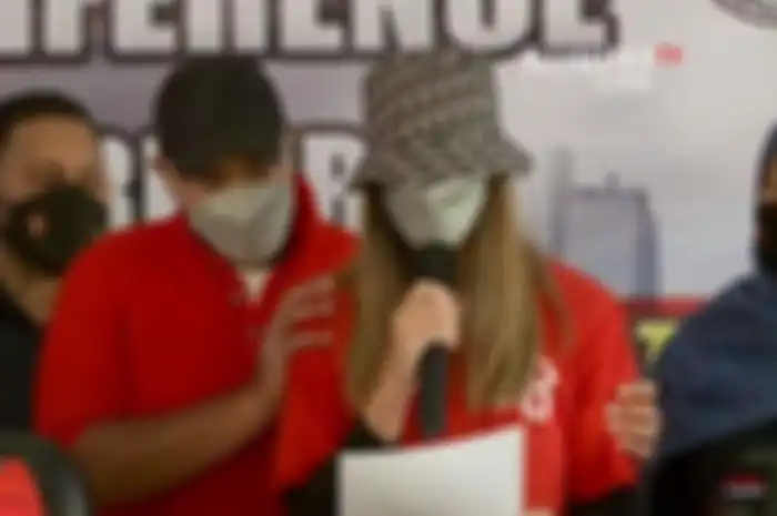 Nia Ramadhani dan Ardi Bakrie tampil dalam konferensi pers Sabtu (10/7/2021)., sampaikan perminaan maaf.