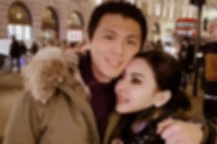 Syahrini dan Reino Barack