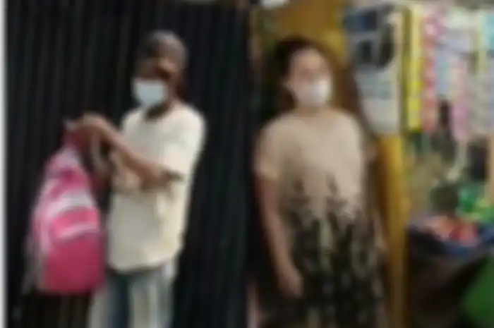 Kuli bangunan dan pedagang kopi sachetan yang kena razia PPKM