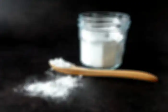 Kegunaan baking soda unruk membersihkan menghilangkan bau.