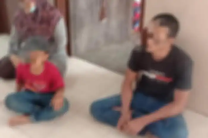 Seorang ayah justru makin terlilit utang saat meminjam uang ke rentenir