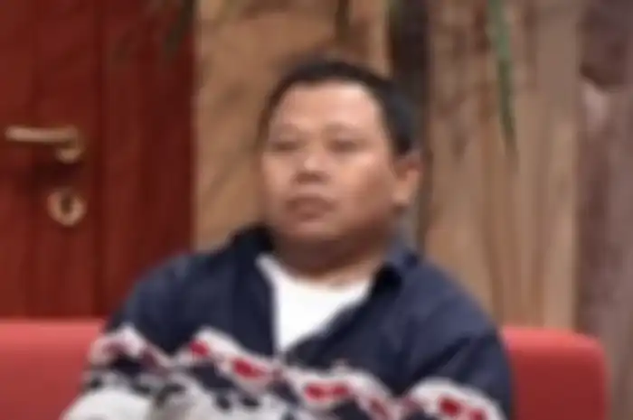 Almarhum Taufik Savalas