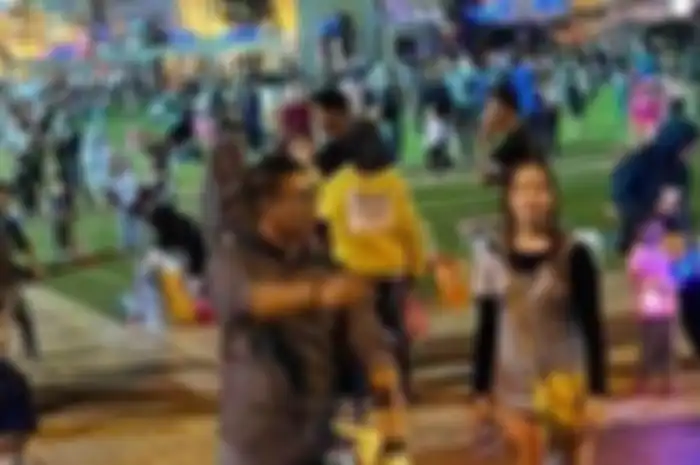 BRUNEI catat nol kasus covid. Tampal Kemeriahan warga Brunei Darussalam berbelanja menyambut Idul Adha 1442 H. Tanpa mengenakan masker. 