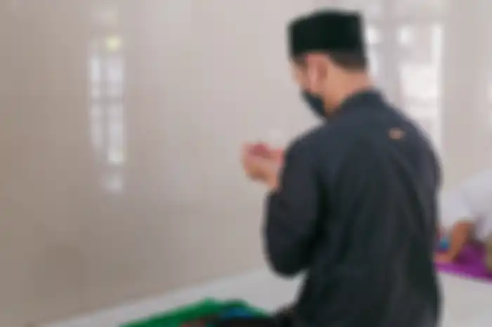 ilustrasi muslim sedang melakukan sholat