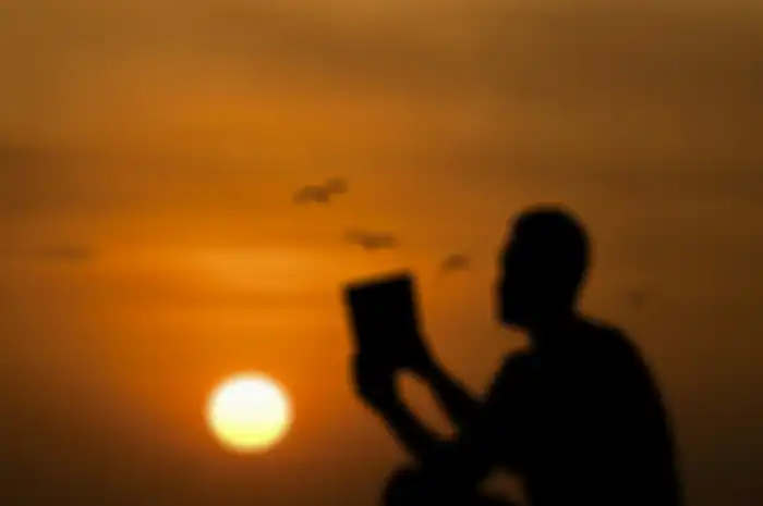 Belajar di waktu subuh sangat efektif karena di saat itu, otak kita masih segar untuk menerima materi.