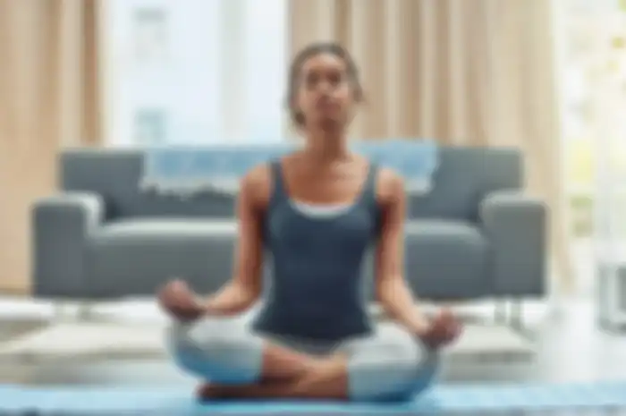 Ilustrasi yoga di rumah