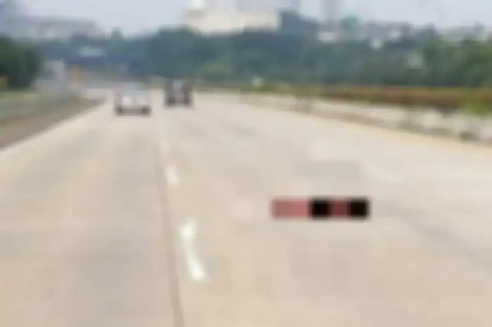 Seorang bocah laki-laki tanpa identitas tewas tertabrak mobil saat nekat menyeberang di Jalan Tol Cijago, Beji, Kota Depok, Jawa Barat pada Senin (19/7/2021) sore. 