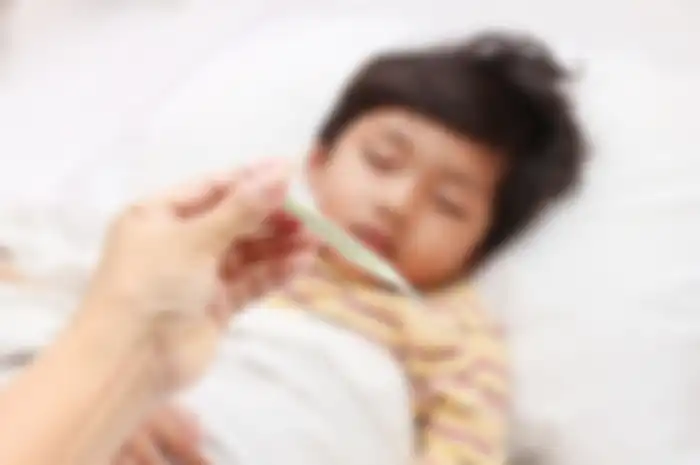 Mengatasi anak demam dari rumah