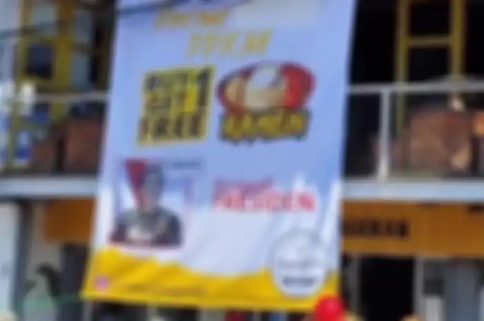 Spanduk Warung Ramen di Garut yang Bikin Promo Buy 1 Get 1 Kecuali Jokowi Dicabut, Ini Kata Ownernya!