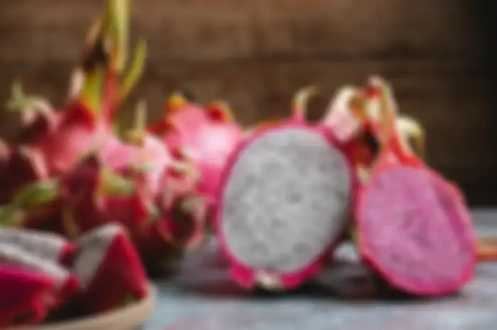 Buah naga mengandung vitamin C yang kaya dan dibutuhkan untuk meningkatkan imunitas tubuh