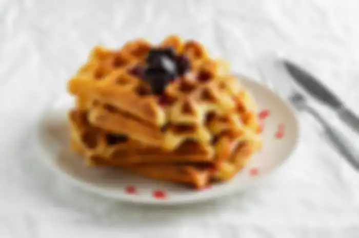 Croffle adalah kudapan yang merupakan gabungan dari croissant dan waffle.