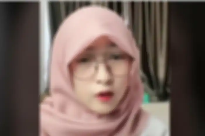 Juy putri saat meminta mamaf ke followersnya
