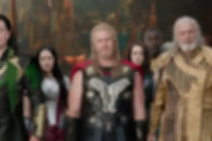 Matt Damon dan Luke Hemsworth saat muncul sebagai cameo dalam 'Thor: Ragnarok'.