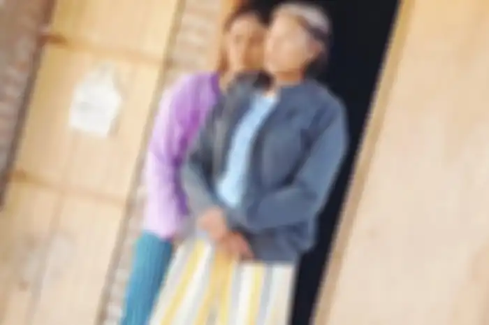 Istri almarhum Jarwanto, Ny Sukinem dan putri satu satunya.