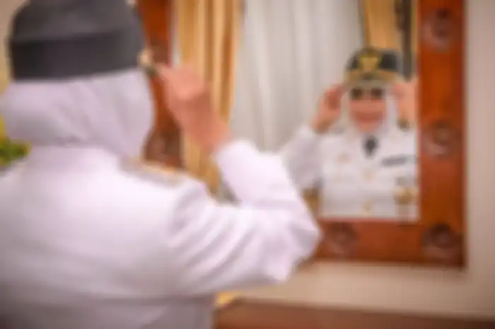Wali Kota Tanjungpinang, Rahma buka suara soal foto yang menunjukkan dirinya duduk berduaan dengan seorang pria muda di atas kasur. 