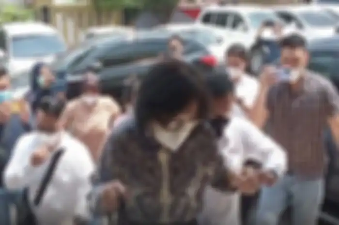 Anak Akidi Tio, Heryanti, diperiksa polisi. 