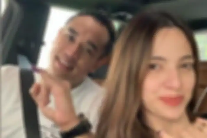  Ardi Bakrie dan Nia Ramadhani