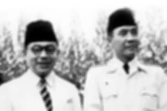 Peristiwa 7 Agustus 1945: Pembentukan PPKI - Ir. Soekarno & Drs. Moh. Hatta.