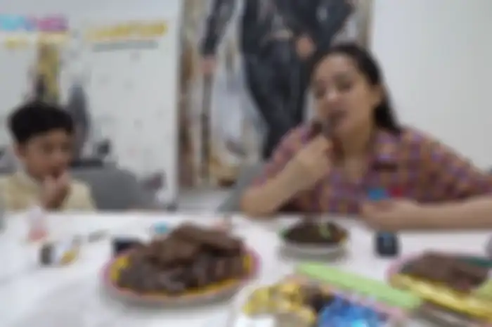 Nagita Slavina review cokelat bareng Rafathar